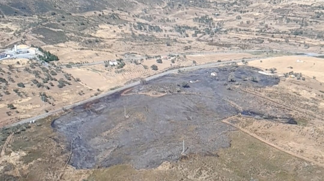 Declarado incendio forestal en Santa Bárbara de Casa, Andalucía: Plan Infoca logra estabilizarlo con gran despliegue de medios
