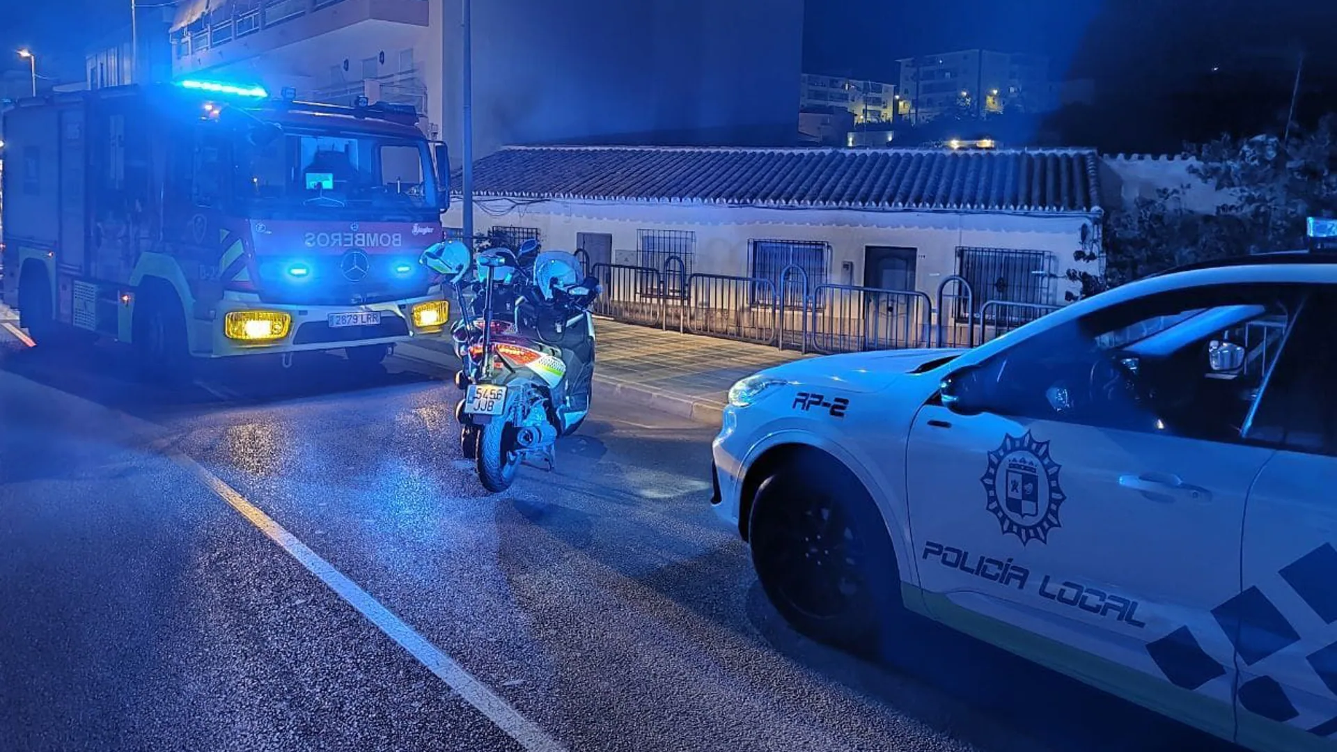 Desalojan a medio centenar de vecinos en El Morche tras incendio en vivienda colindante
