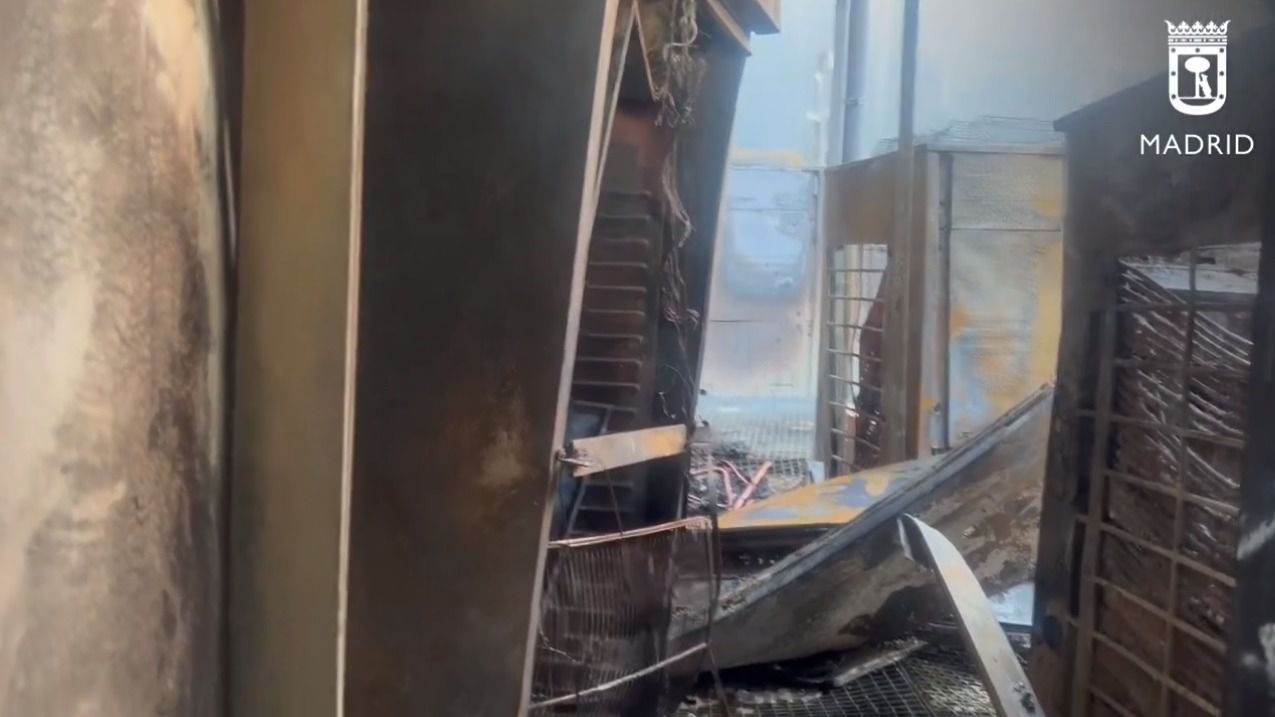 Desalojan un hotel entero en el centro de Madrid por un incendio en la azotea