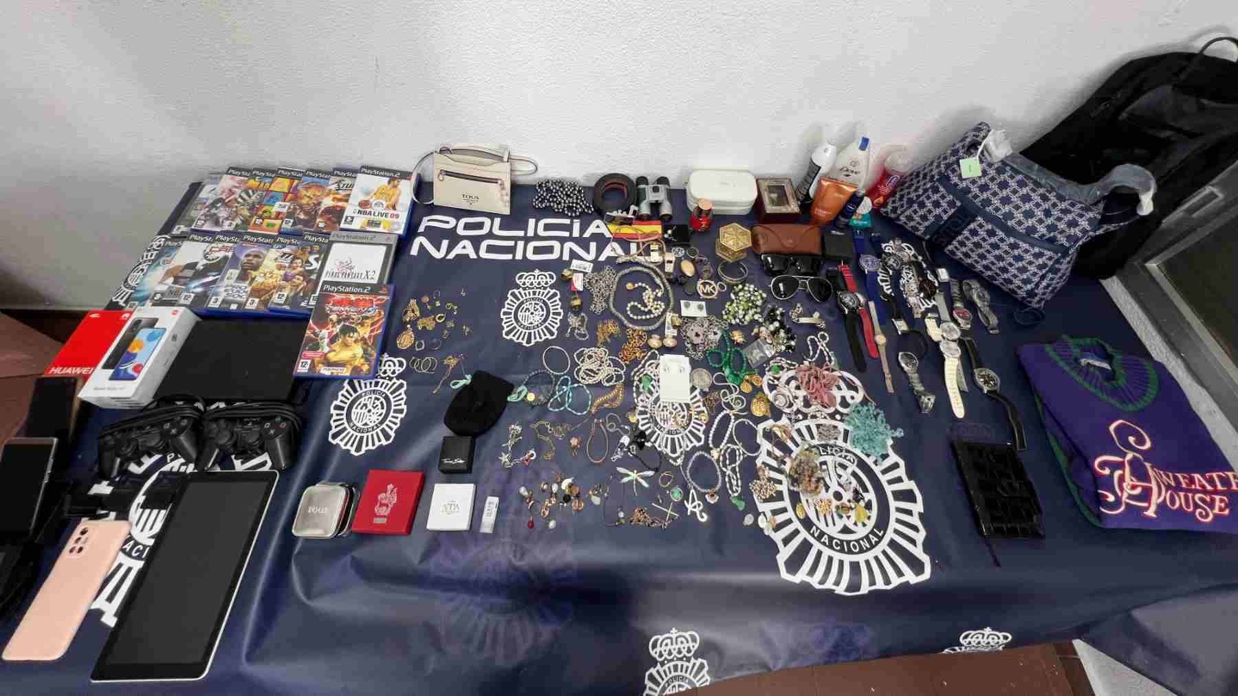 Detenido un grupo criminal por robar varias veces en una vivienda de Mahón
