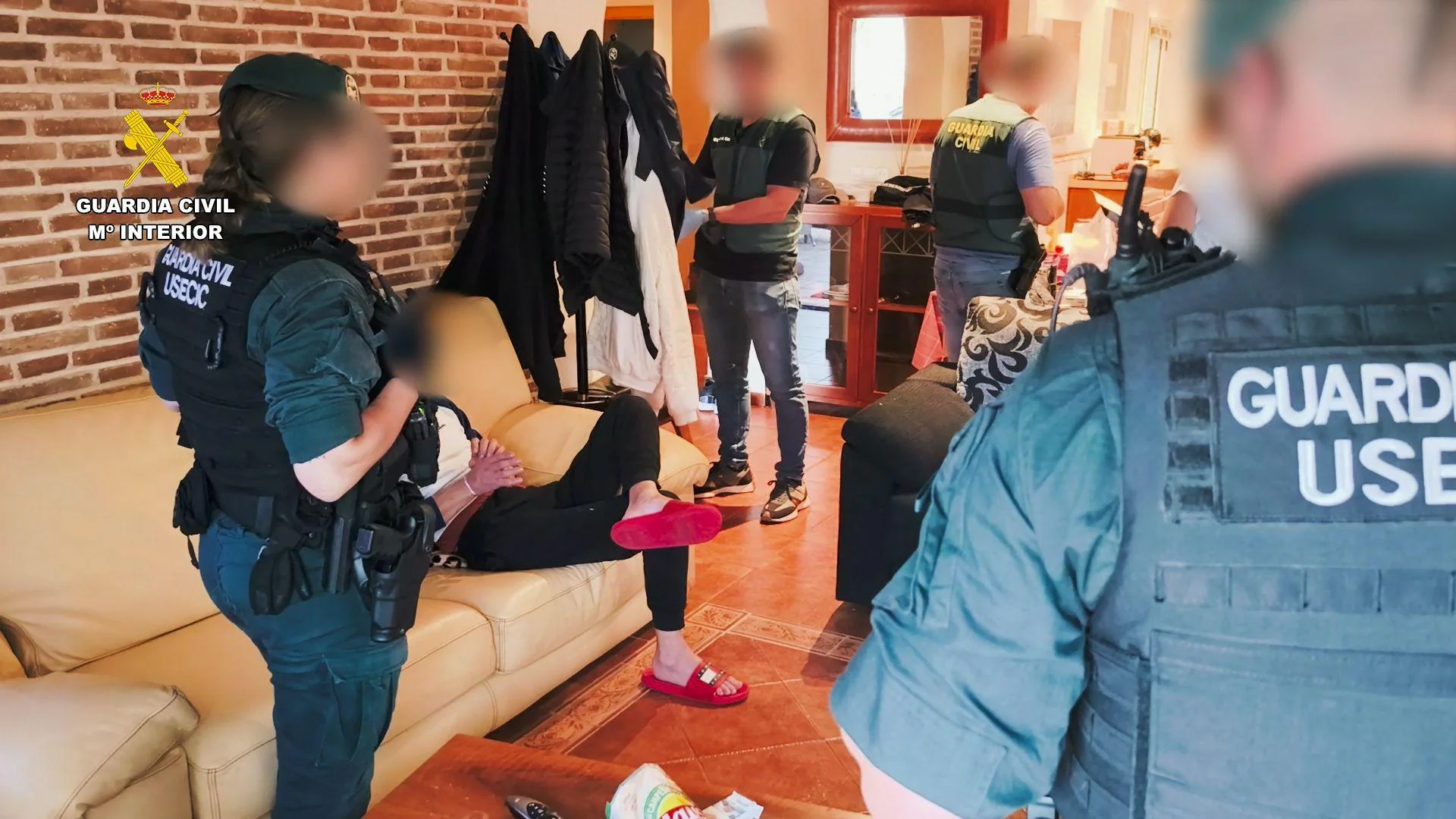 Seguimientos, inhibidores de frecuencia y matrículas falsas: así actuaba una banda que atracaba chalets de lujo en Alicante | Chalets de lujo Alicante | Comprar chalet Alicante | Robos en Alicante | Sucesos en Alicante