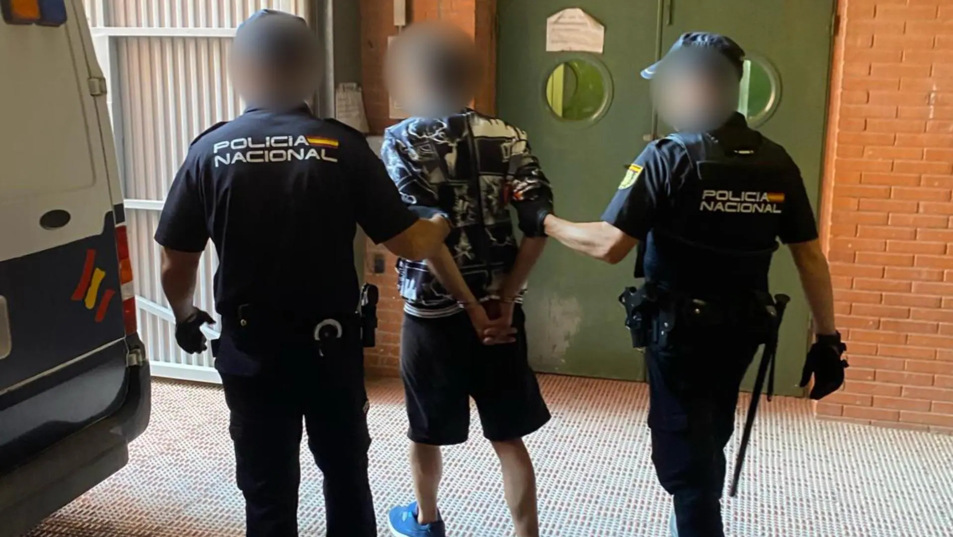 Detenido en Elche un hombre por una serie de robos con fuerza en comercios de la zona centro