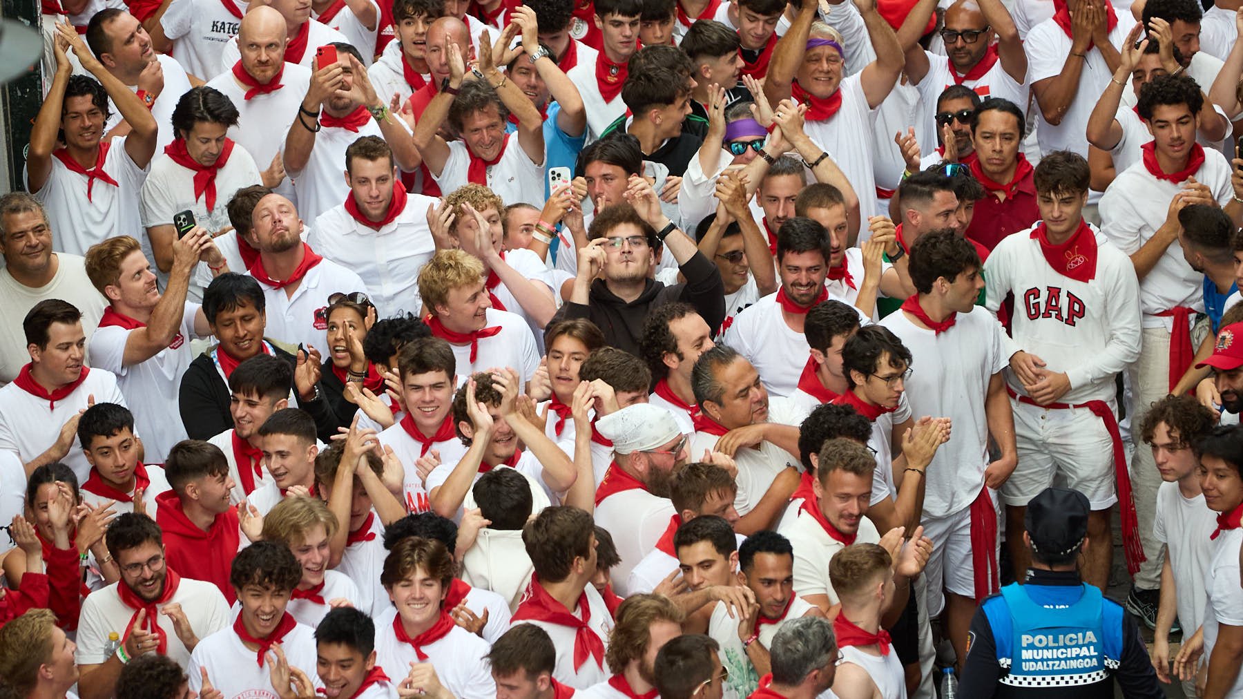 Detenido responsable de lanzar horno microondas durante una fiesta en Pamplona