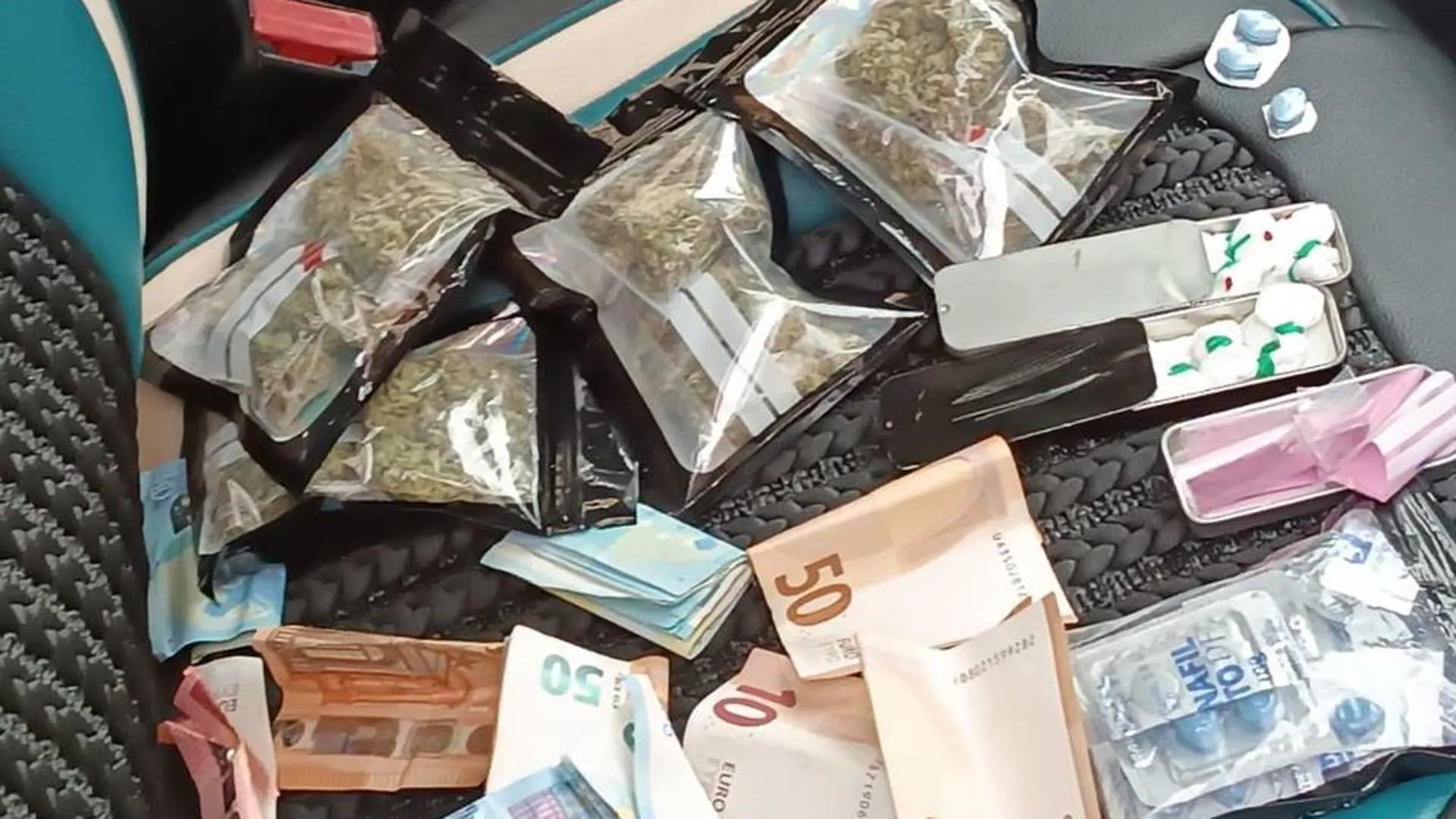 SUPERMERCADO DROGA | Un quiosco ambulante de droga en Benidorm | ¿Dónde comprar droga en Benidorm? | Sucesos en Alicante