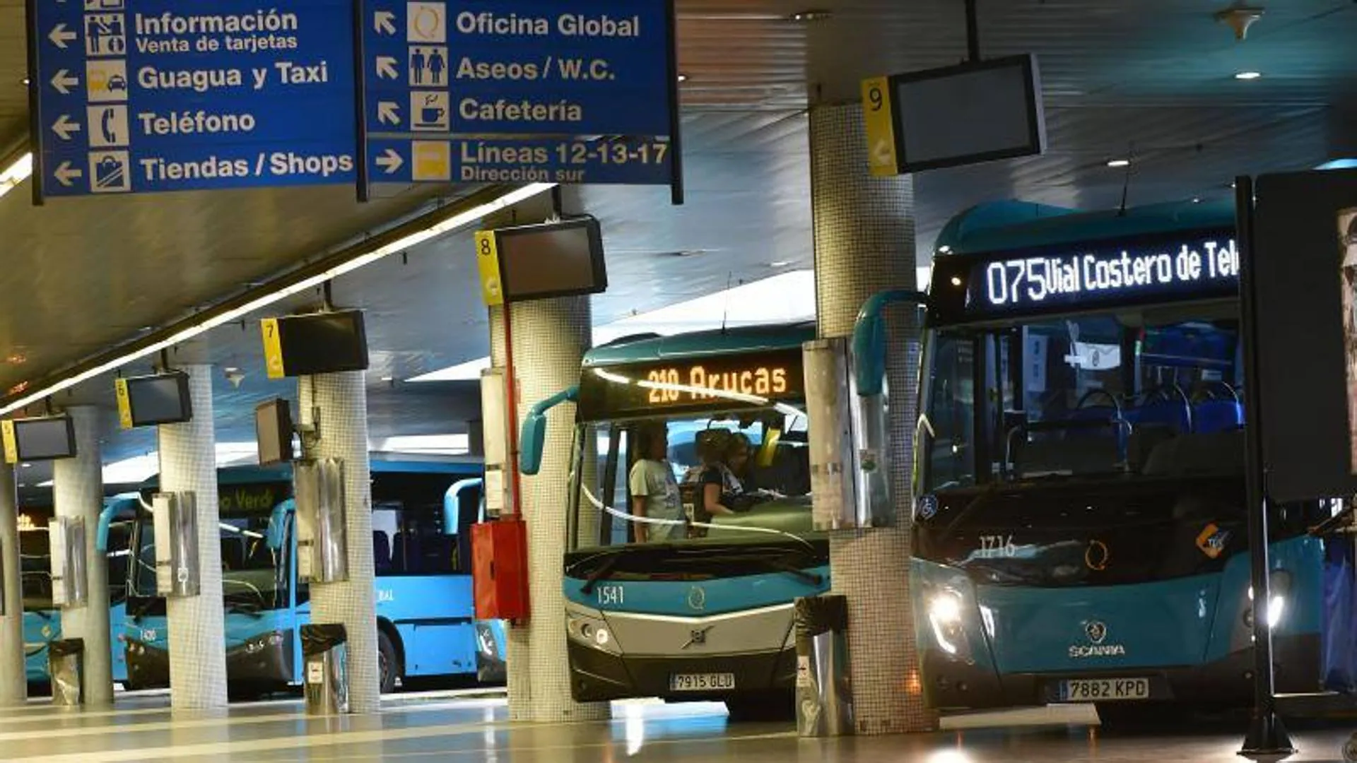 Detenidos tres jóvenes, uno menor, por robo con violencia en la estación de guaguas de San Telmo