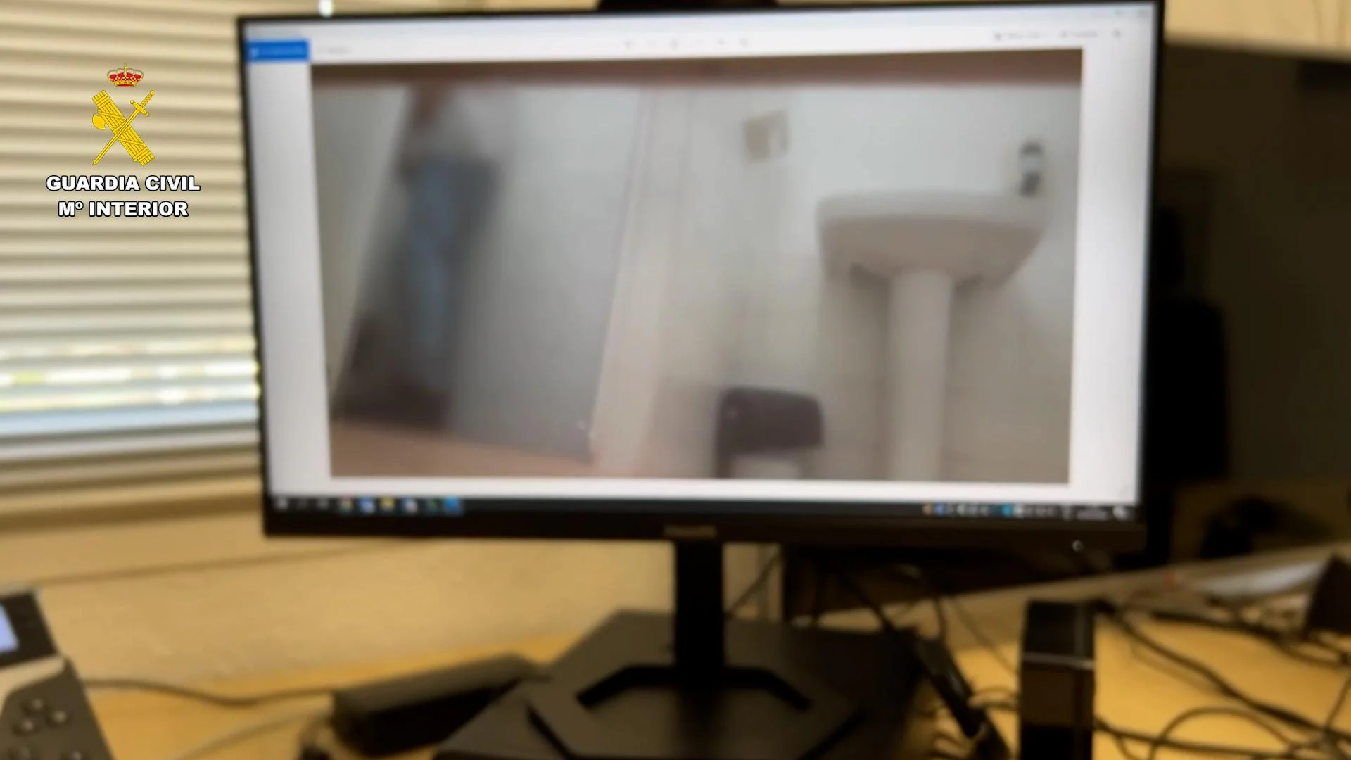 Investigado por grabar a su cuñado con cámara oculta en el aseo del mercado de un municipio de Alicante