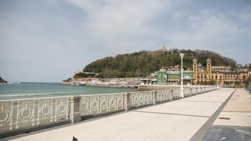 Detenido un joven acusado de amenazar con una pistola simulada a los paseantes en Donostia