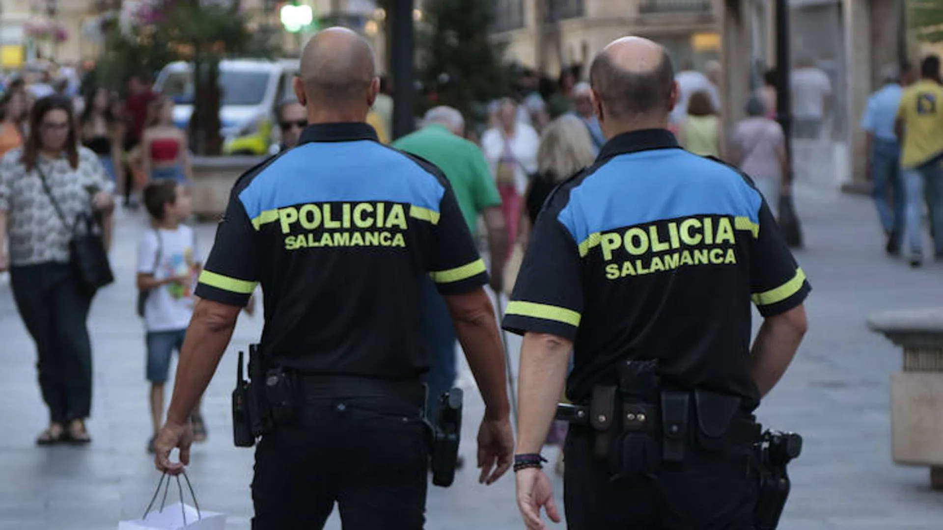 El Ayuntamiento de Salamanca multa con 602 euros a dos personas por huir de la Policía Local tras ser solicitada su identificación
