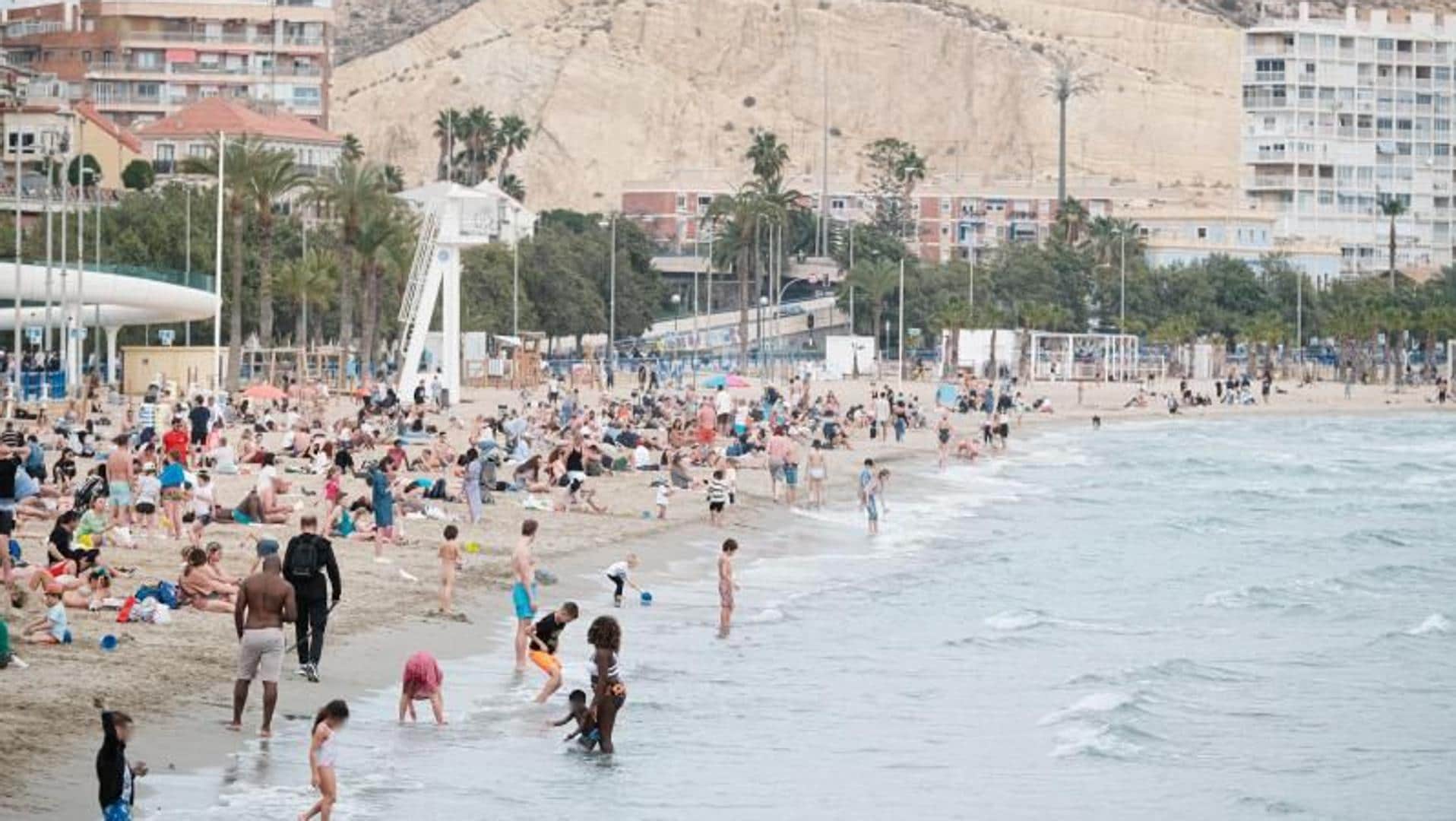 Encuentran el cuerpo sin vida de un hombre de 66 años en la playa del Cocó de Alicante