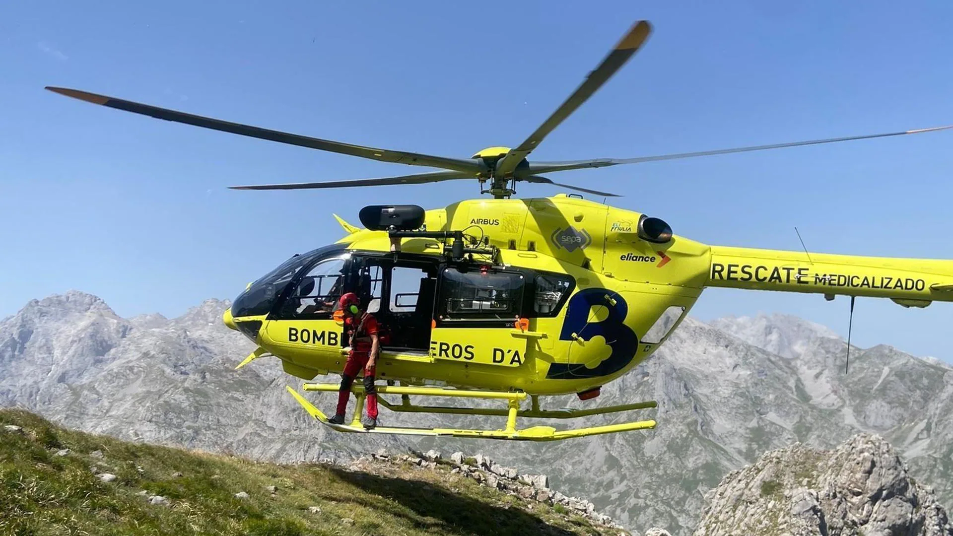 Intensa mañana para los bomberos de Asturias: dos rescates de montaña en menos de una hora