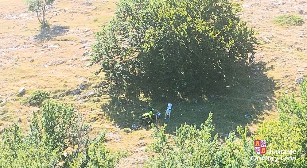Evacuado montañero herido en Pico Almonga mediante espectacular operativo de rescate