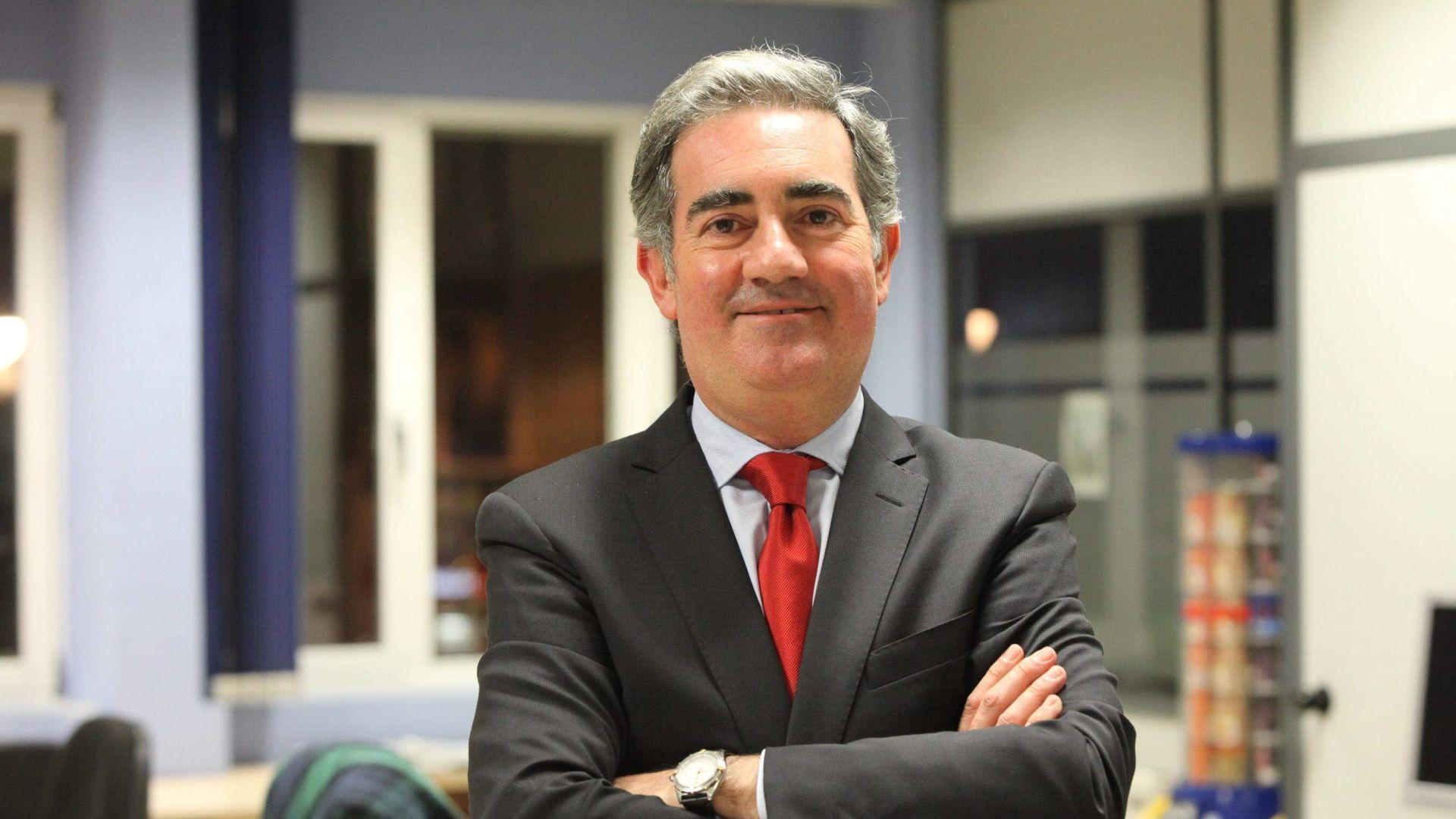 Fallece Carlos Rodríguez de la Torre, coordinador general de la Cámara de Comercio de Oviedo, por un fallo cardíaco.