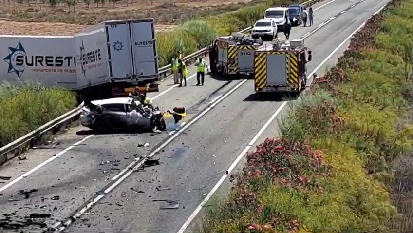 Muere el conductor de un turismo al chocar contra un camión en Jumilla