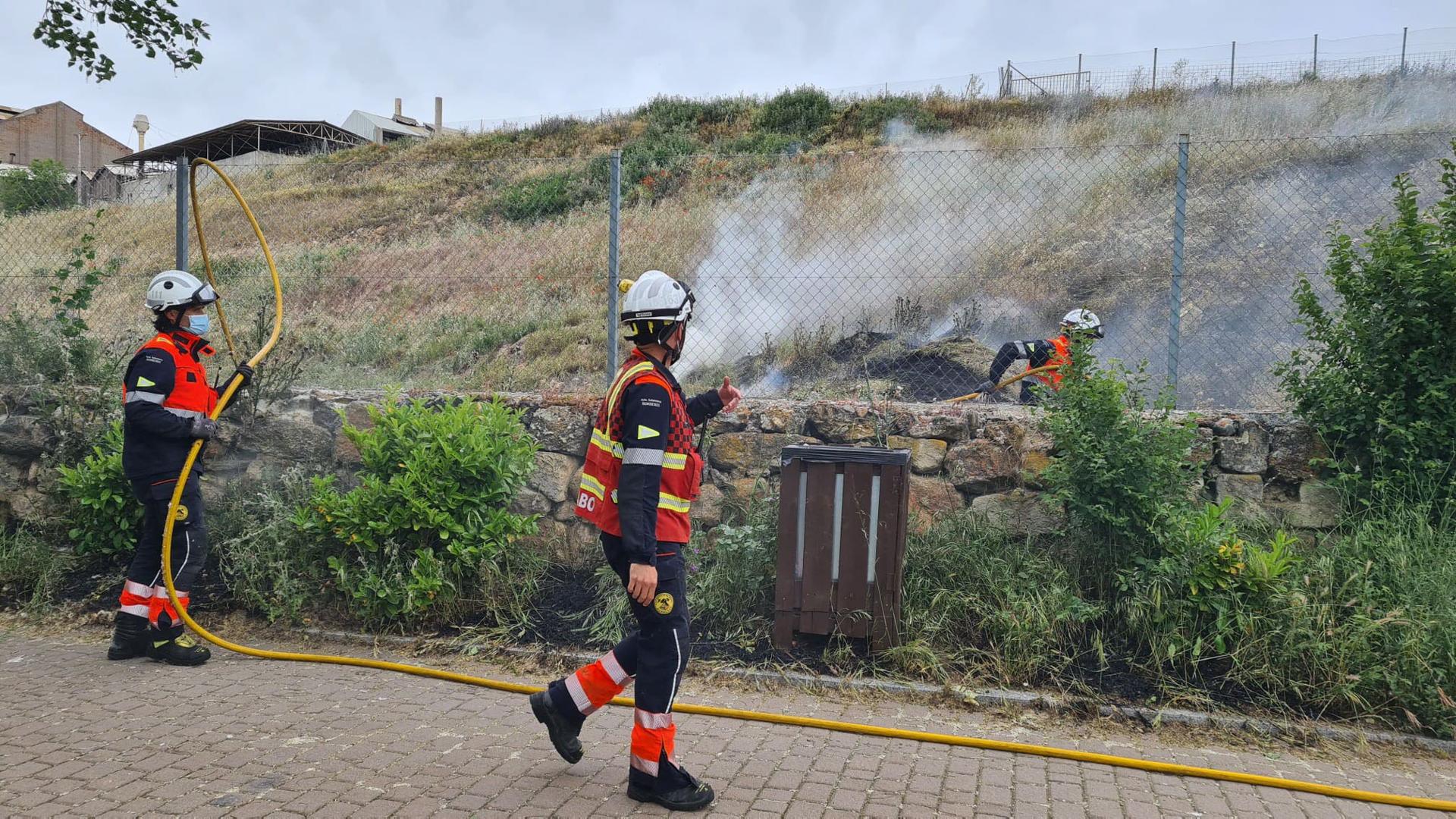 Dos fuegos en Carbajosa y Pedrosillo de los Aires movilizan a los bomberos