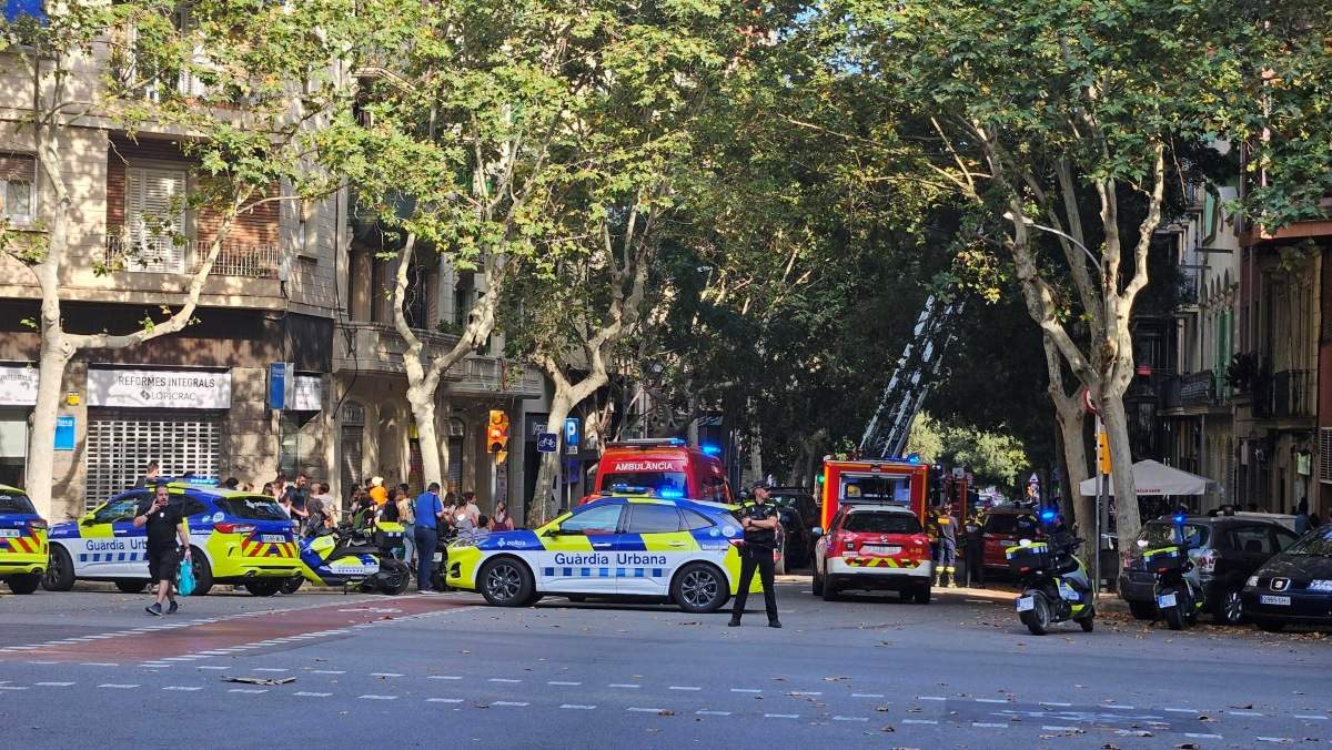 incendi carrer napols barcelona
