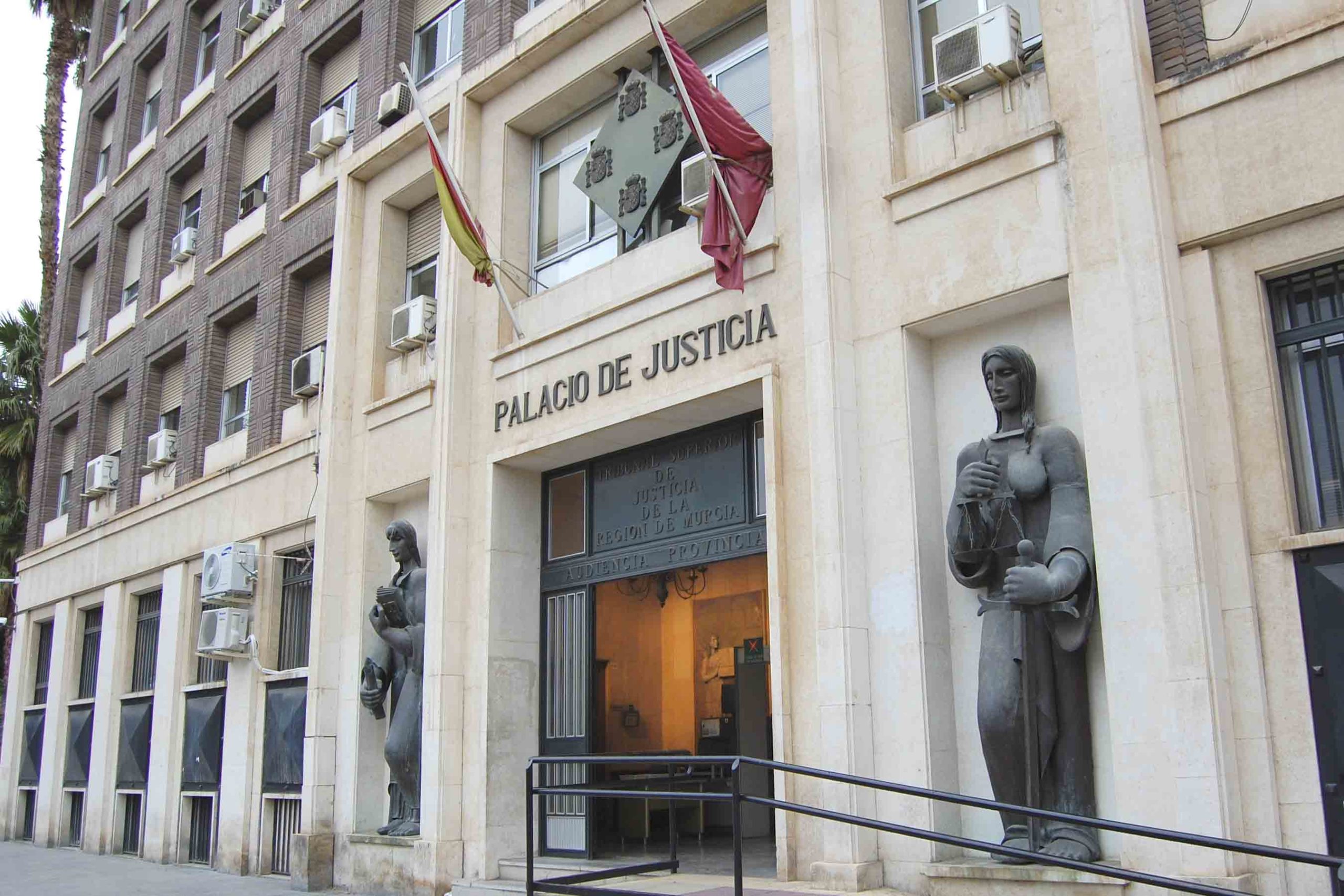 Un juez condena a tres jóvenes acusados de agredir sexualmente a dos chicas en Joven Futura