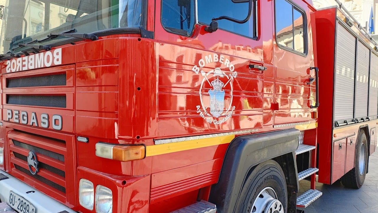 Incendio en El Casar obliga a desalojar guardería y movilizar a varios cuerpos de emergencia