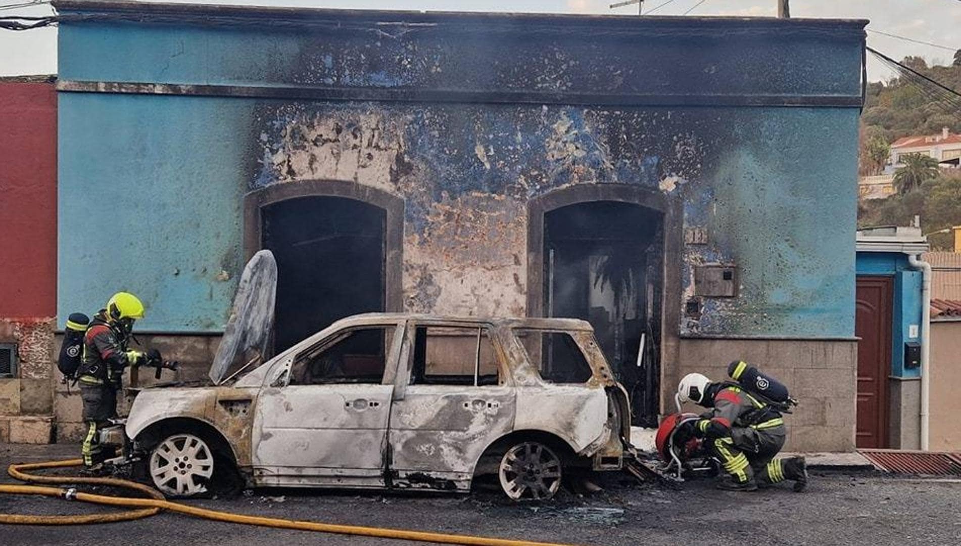 Susto en Santa Brígida: arde un vehículo que circulaba por la GC-15