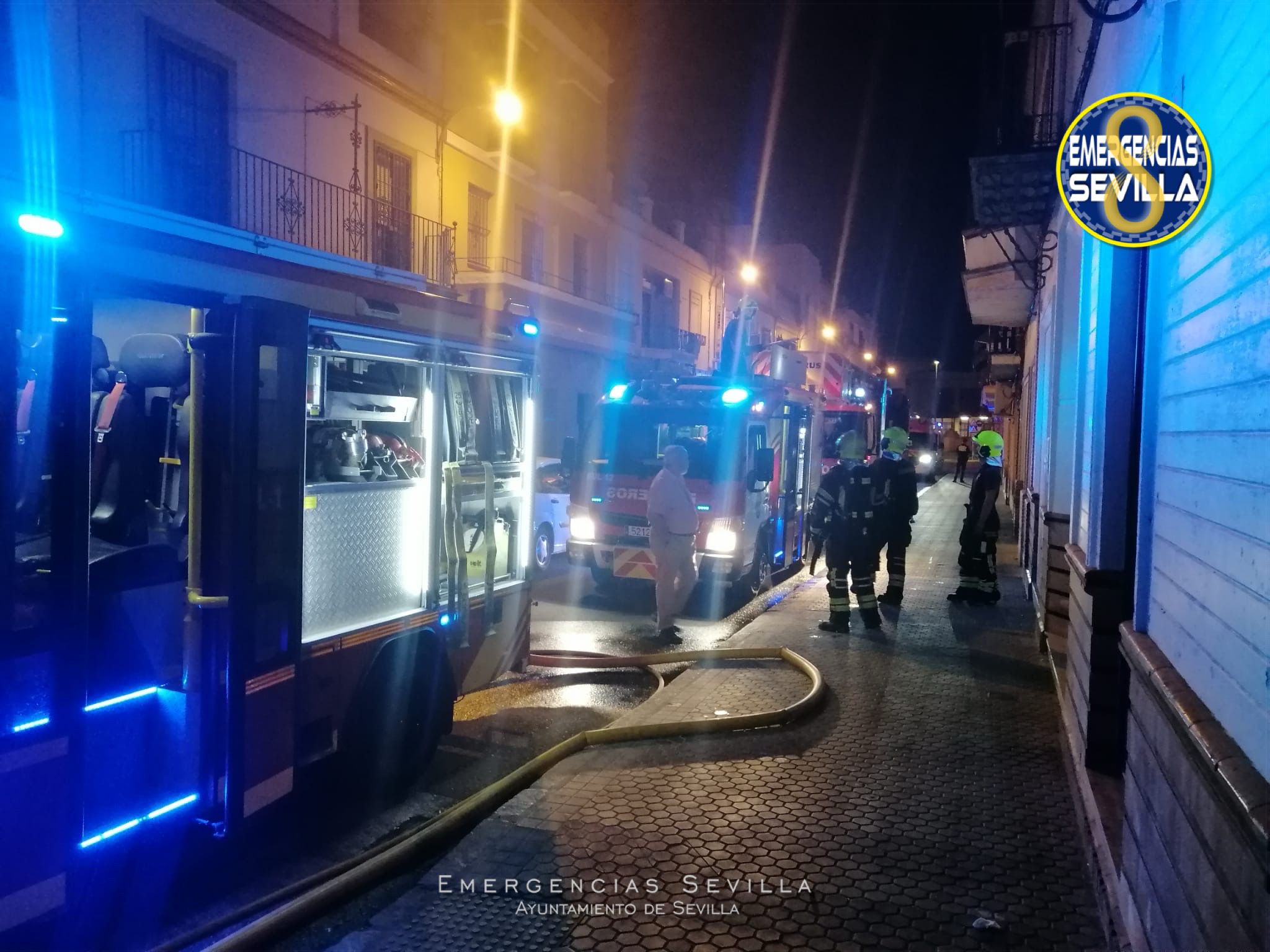 Un incendio en la Macarena deja una decena de heridos, uno con quemaduras en la mano