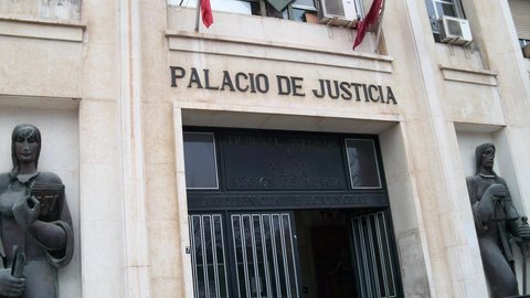 La Fiscalía pide 14 años de cárcel para el hombre que intentó matar a su amigo con un cuchillo jamonero en Archena