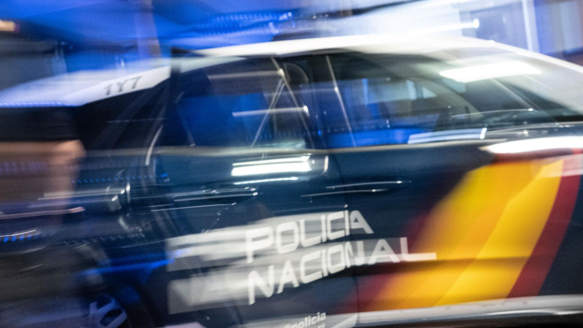 Un sereno de Gijón logra el arresto de dos ladrones que entraron en un comercio a ladrillazos