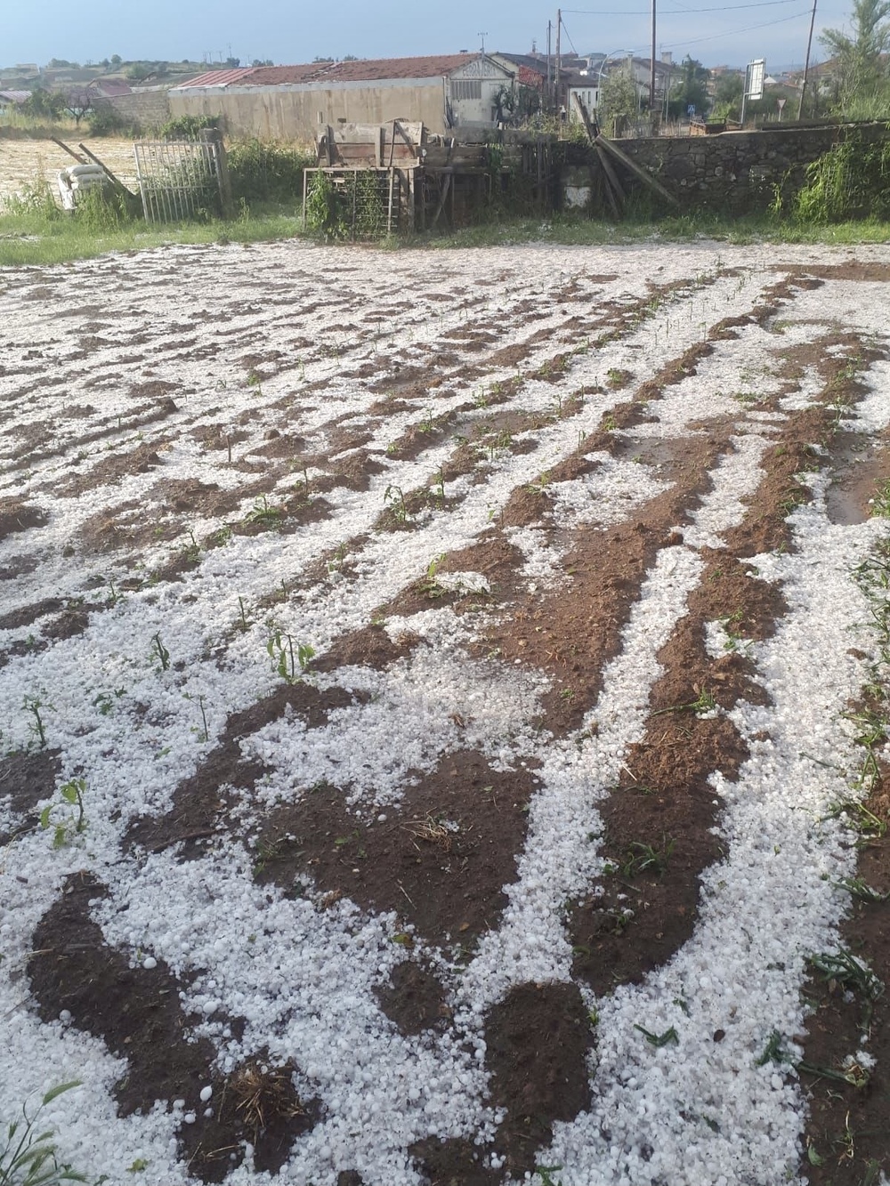 Una granizada causa inundaciones en una vivienda de Hontoria
