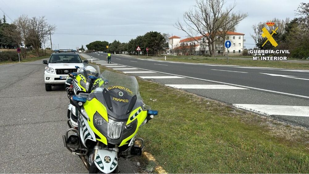 Abandona su coche en mitad de la vía tras un accidente
