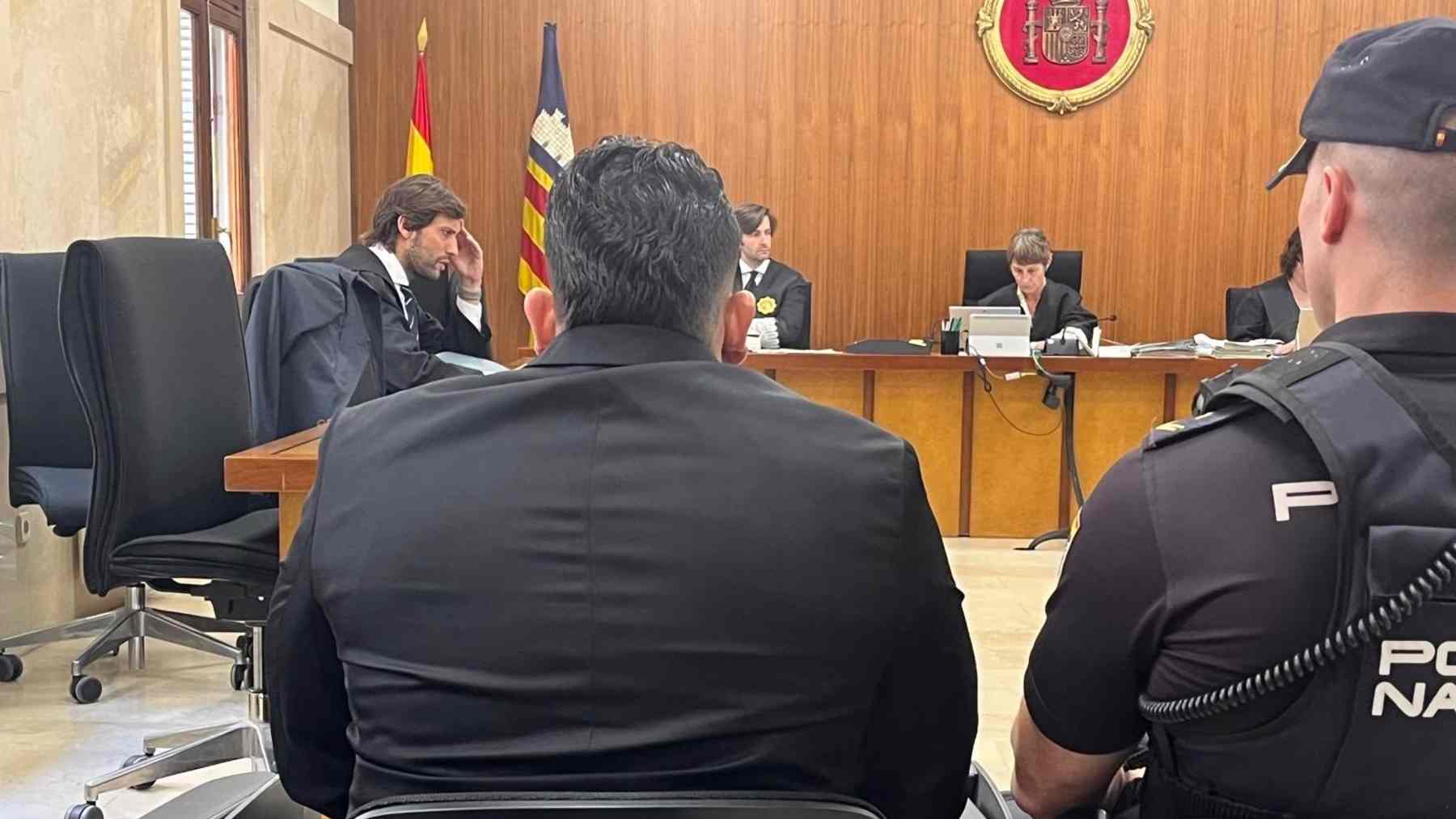 Joven acusa a su padre de violación durante años y enfrenta un juicio con condena de 23 años