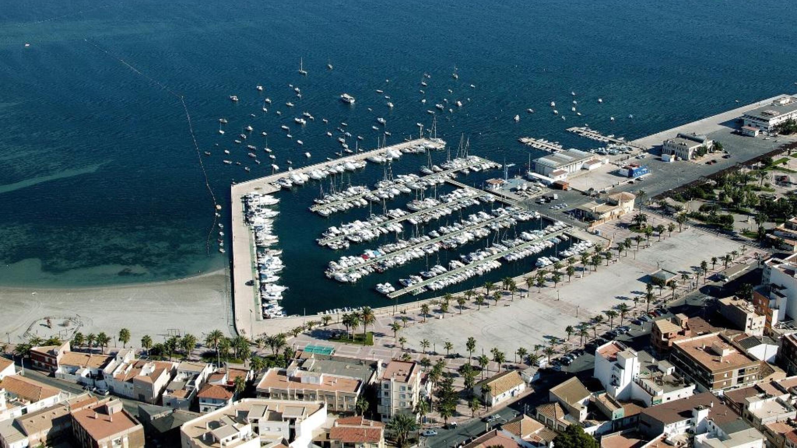 Herido por cortarse en una pierna con la hélice de un barco en Lo Pagán