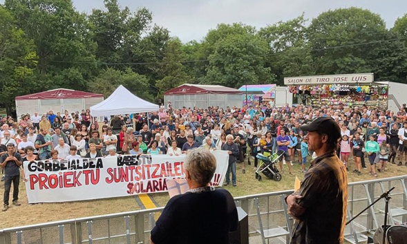 Manifestantes se manifiestan en contra del proyecto de Solaria en Álava