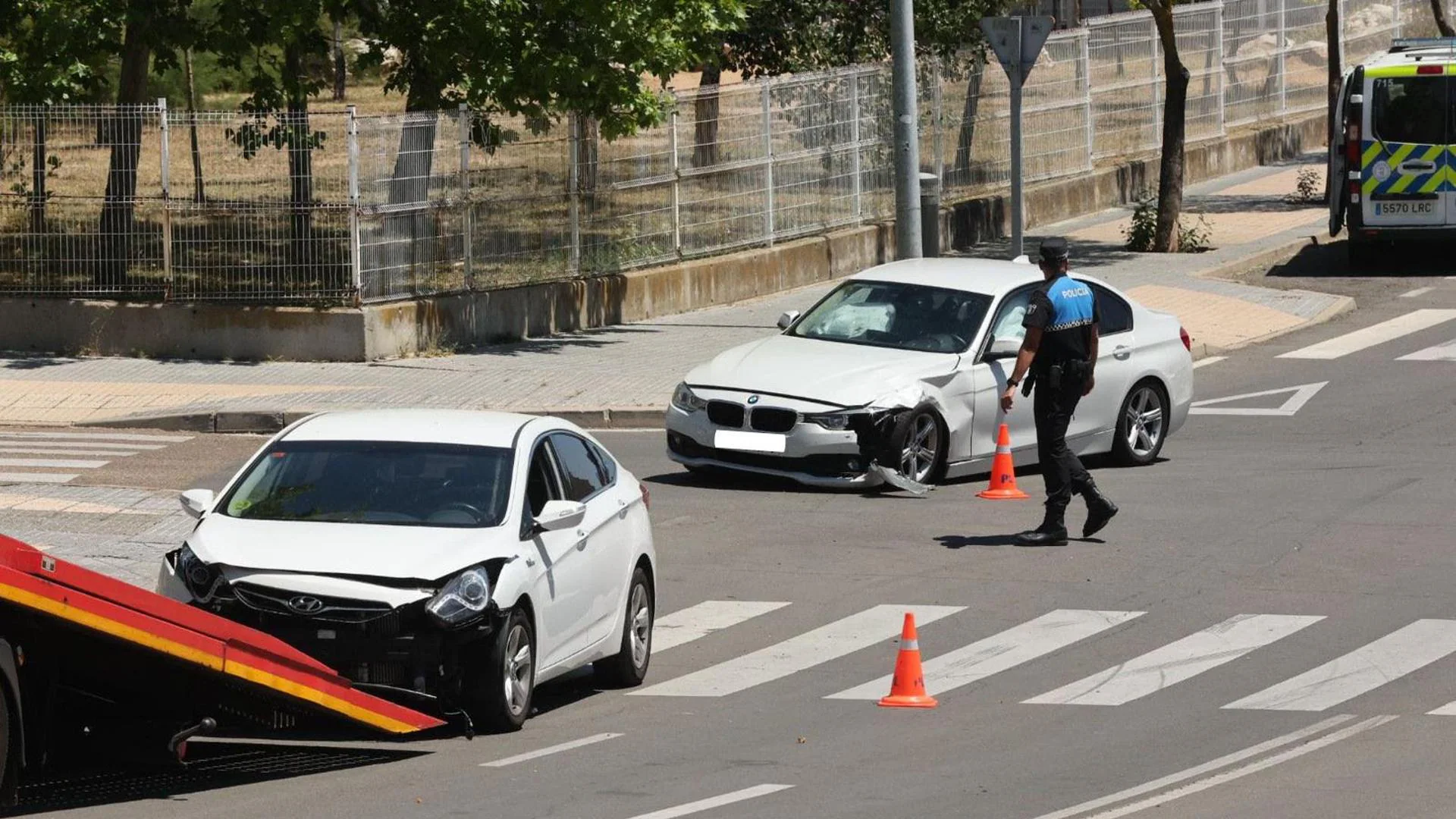 Mujer resulta herida leve tras accidente de tráfico en Salamanca, dos coches también afectados
