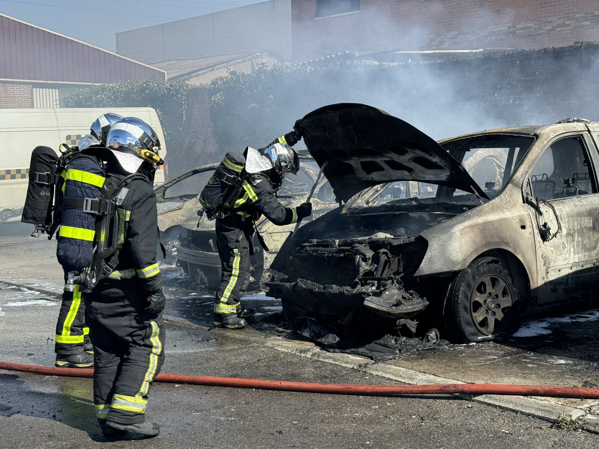Nuevo incendio en Leganés provoca gran cantidad de humo y daños en vehículos y naves industriales