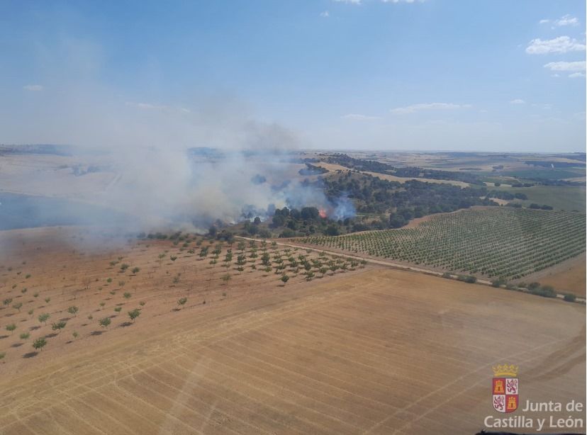 Imagen aérea del incendio forestal de Toro de la JCYL.