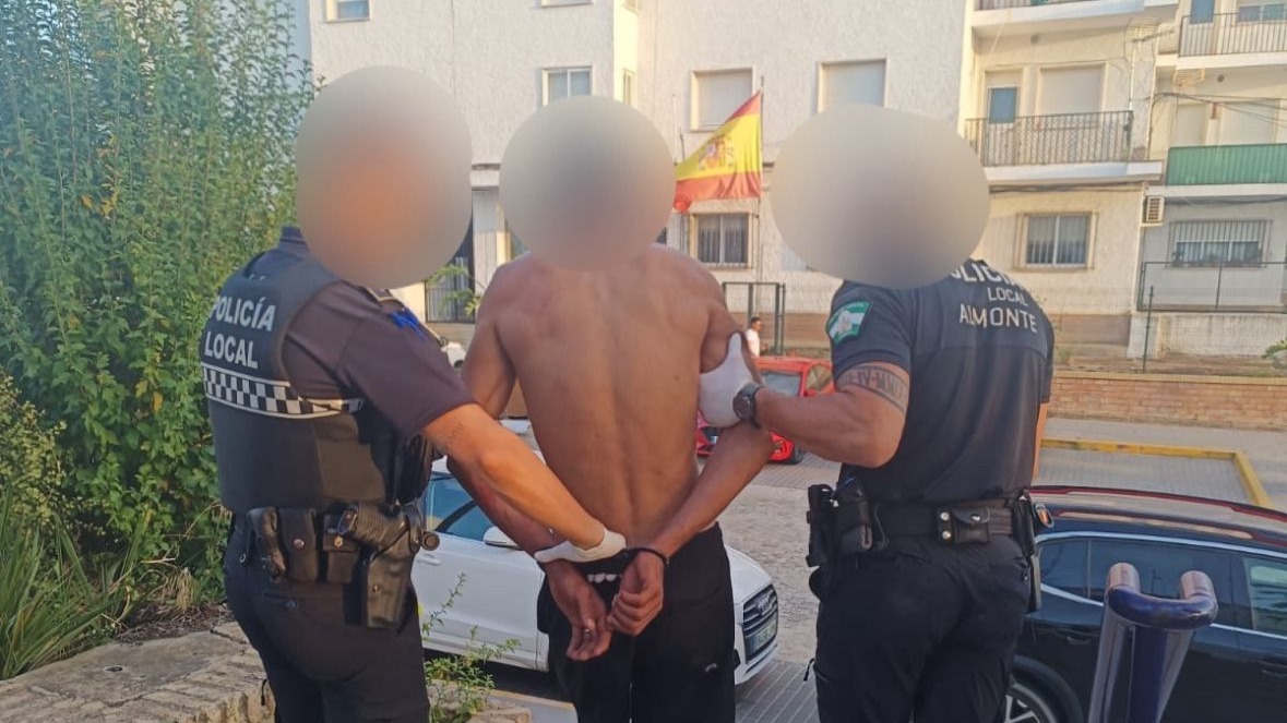 Pánico en Almonte: Detienen a individuos que amenazaron con bomba y apuñalaron a vecinos