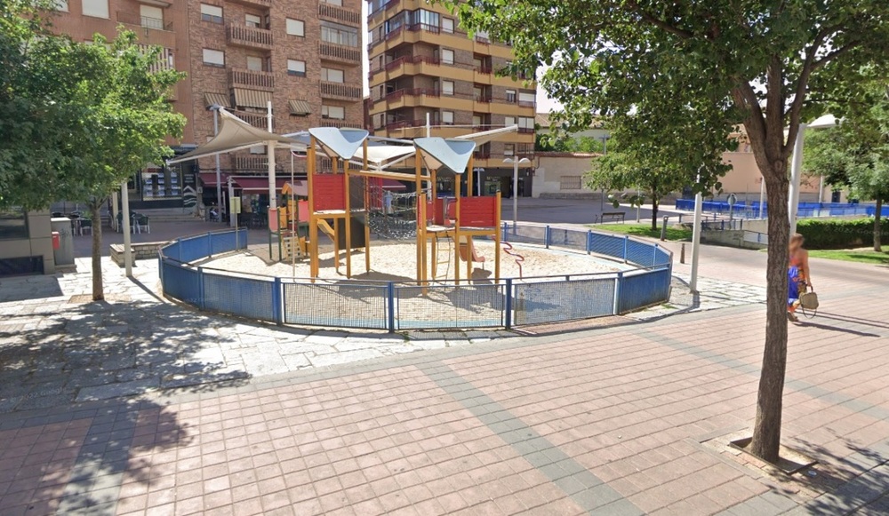 Un niño se queda atrapado en un columpio en José Zorrilla