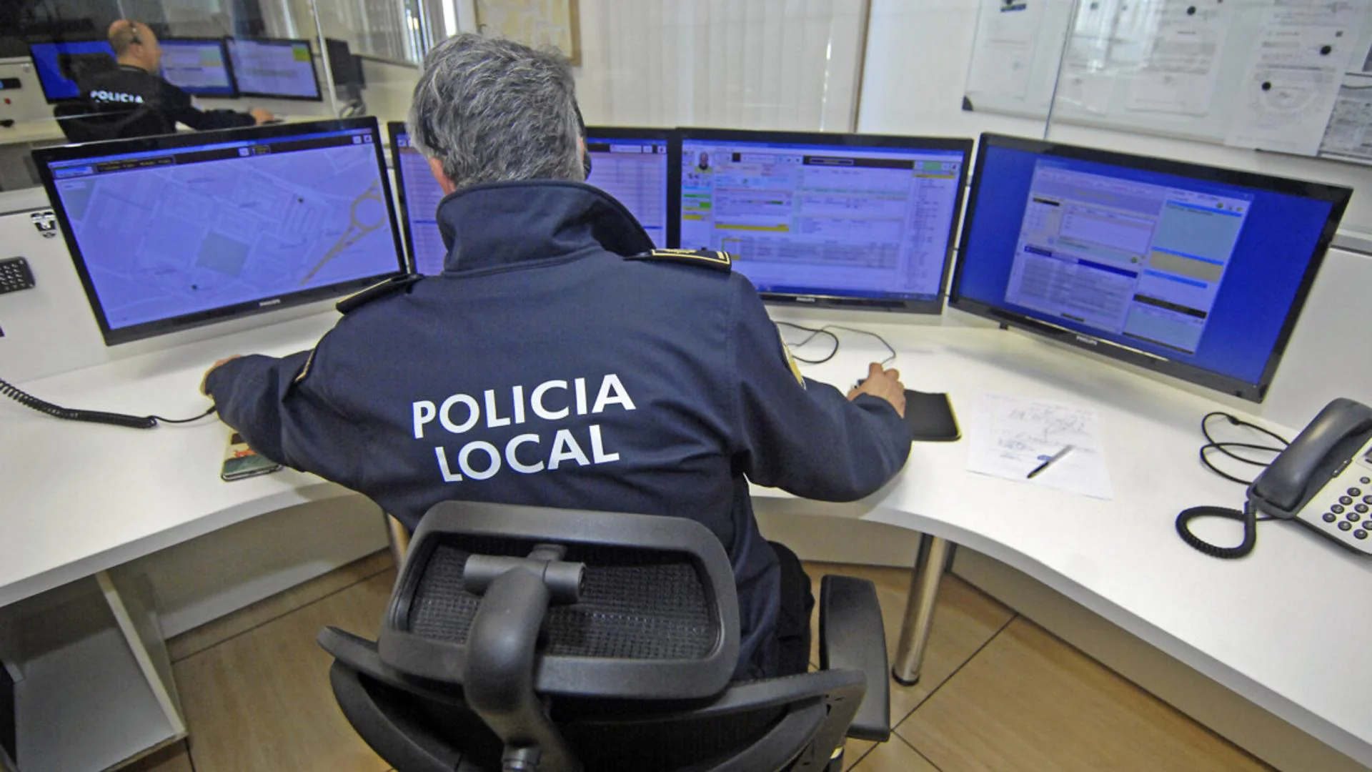 Escalan un muro de tres metros para entrar a una vivienda de Elche y robar cervezas y embutidos
