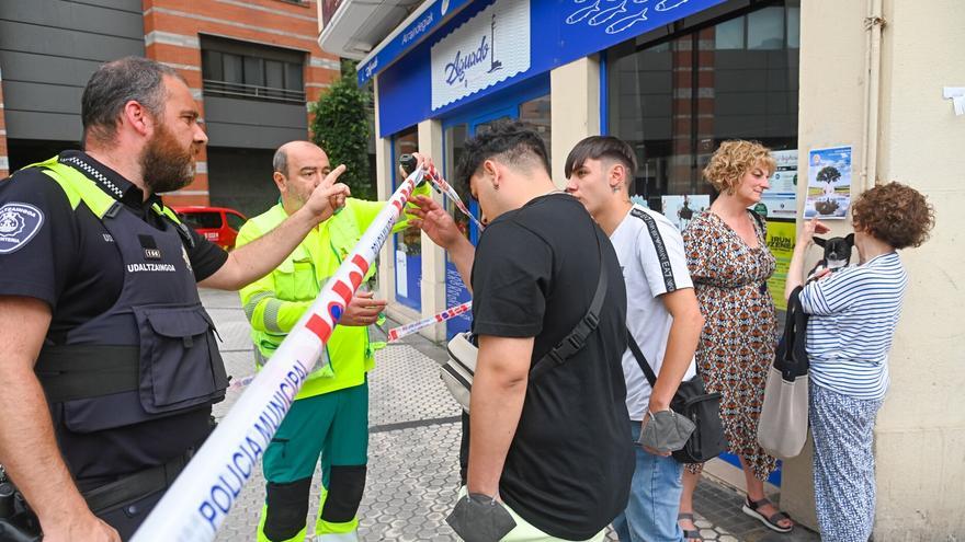 Los vecinos del edificio del incendio en Errenteria vuelven a sus casas