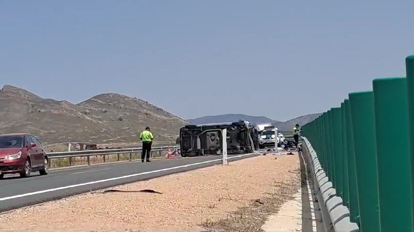 Trágico accidente en Jumilla: niño de cuatro años pierde la vida tras volcar furgoneta en la A-33