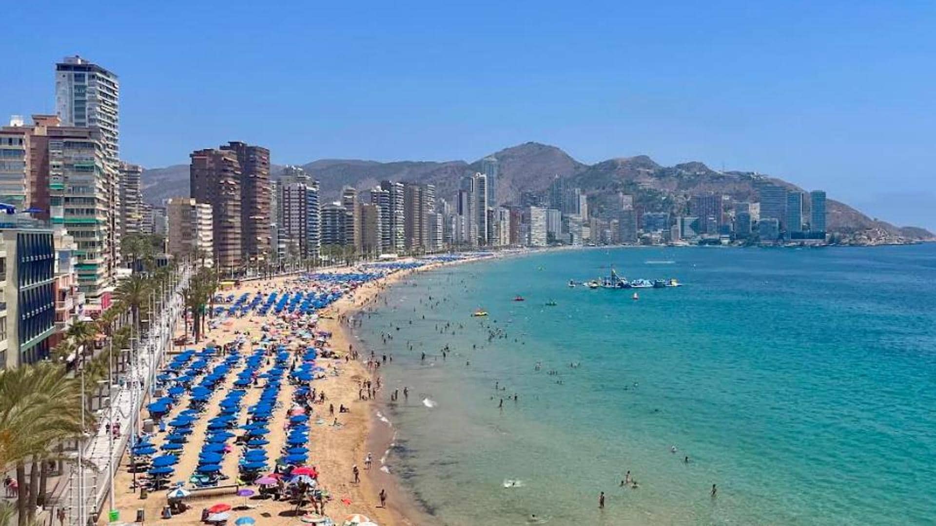 Muere un hombre de 85 años en la playa de Levante de Benidorm