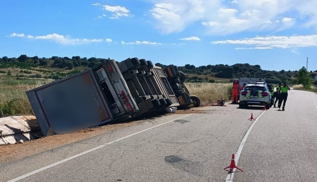 Tragedia en Zamora: fallece el conductor del camión volcado durante esta tarde