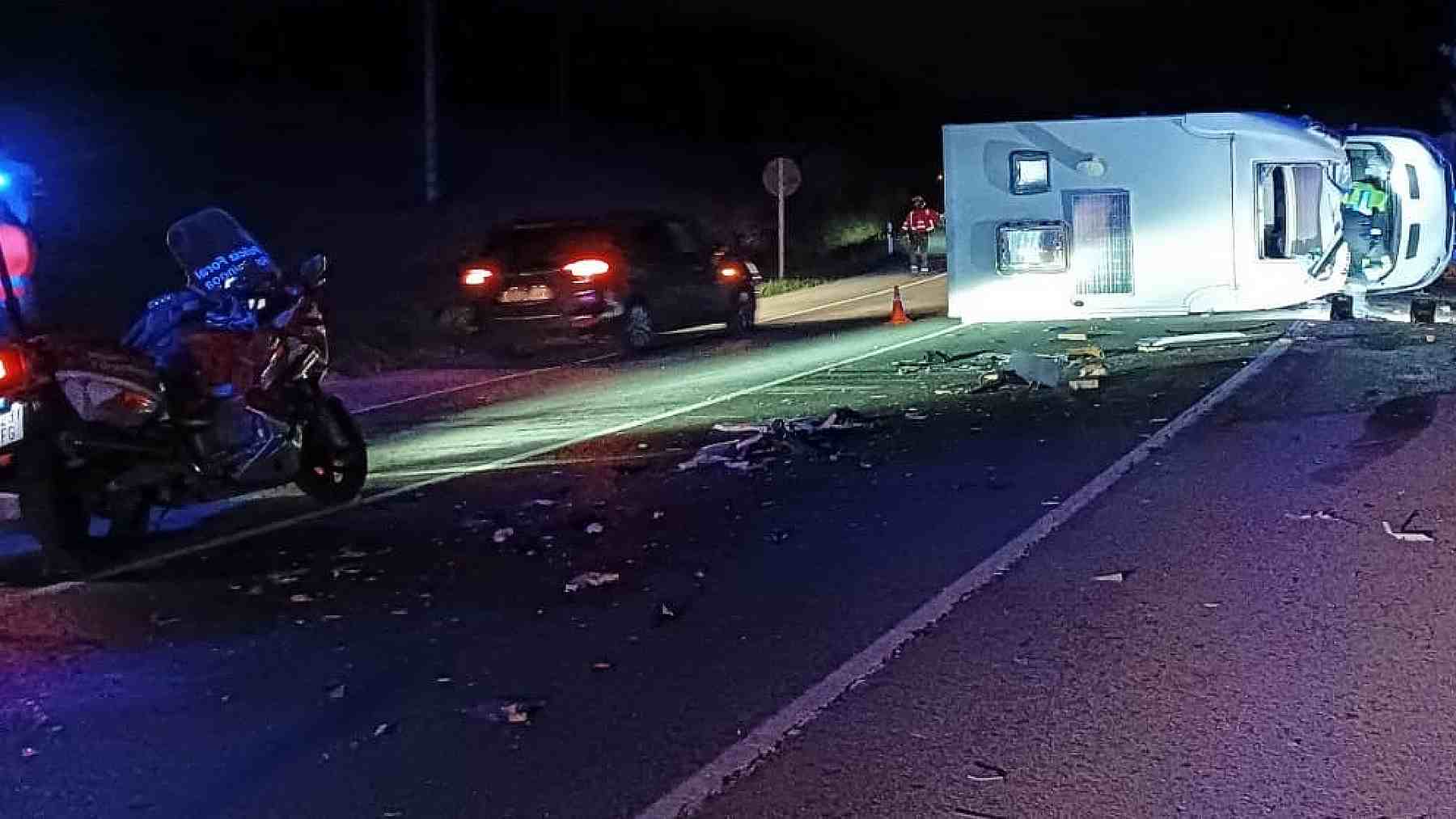 Tres heridos tras accidente y vuelco en carretera de Sarasate