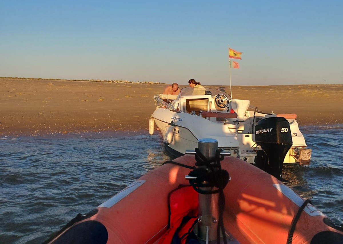 Susto en el mar: dos tripulantes españoles a la deriva frente a las costas de Ayamonte