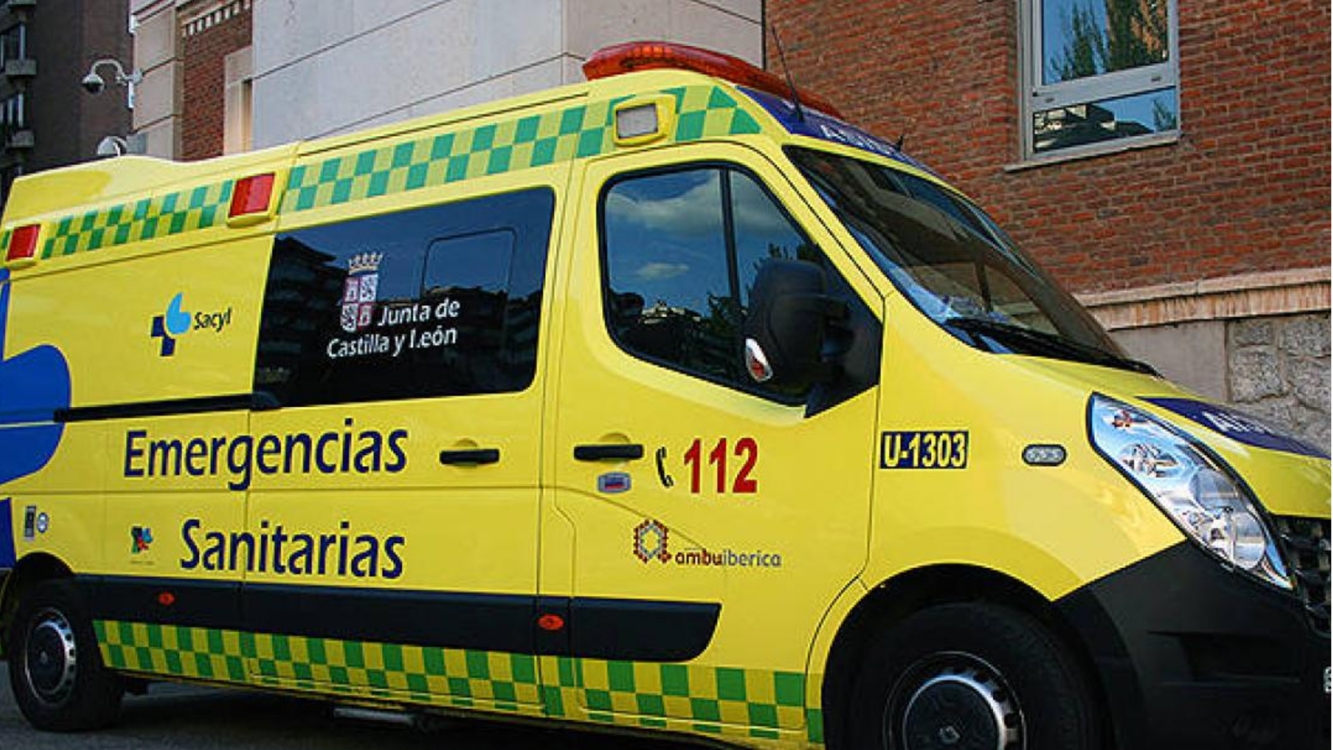 Varón herido tras chocar con una farola en Burgos en plena madrugada