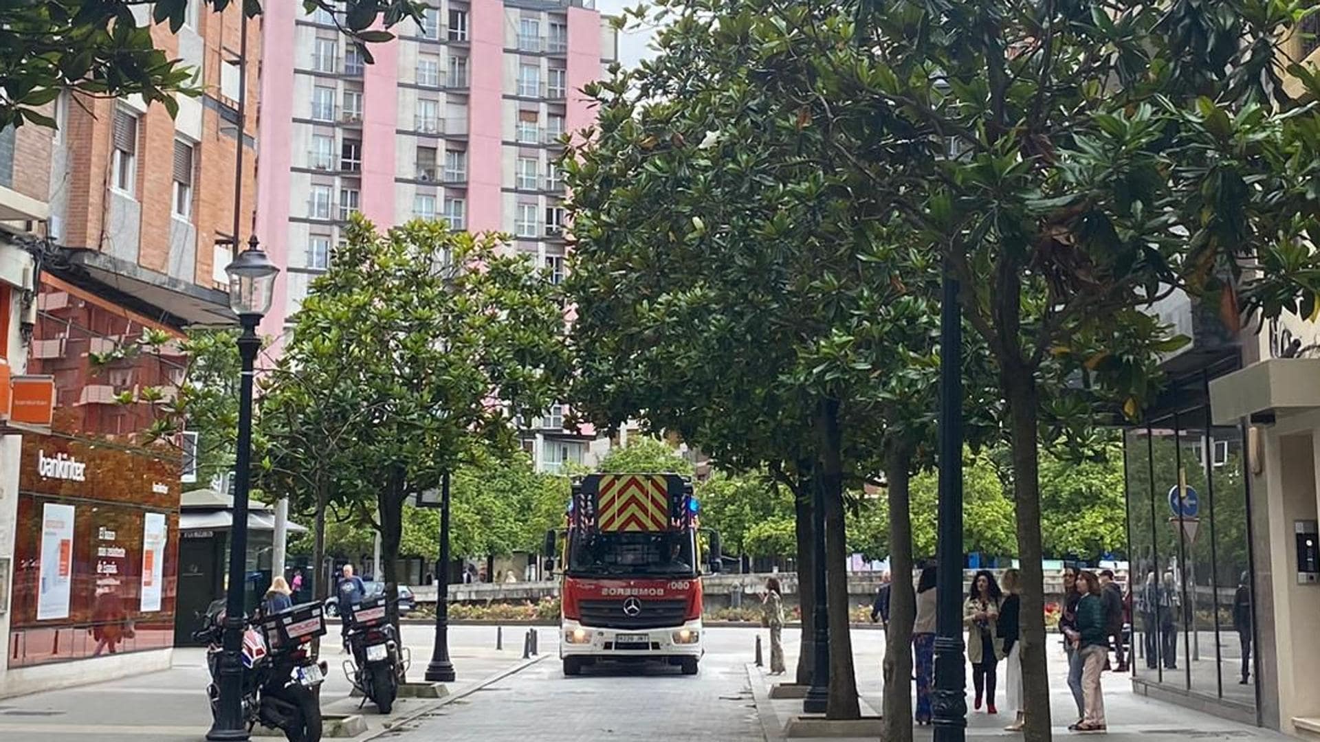Llaman a los bomberos porque un familiar no respondía y lo encuentran durmiendo