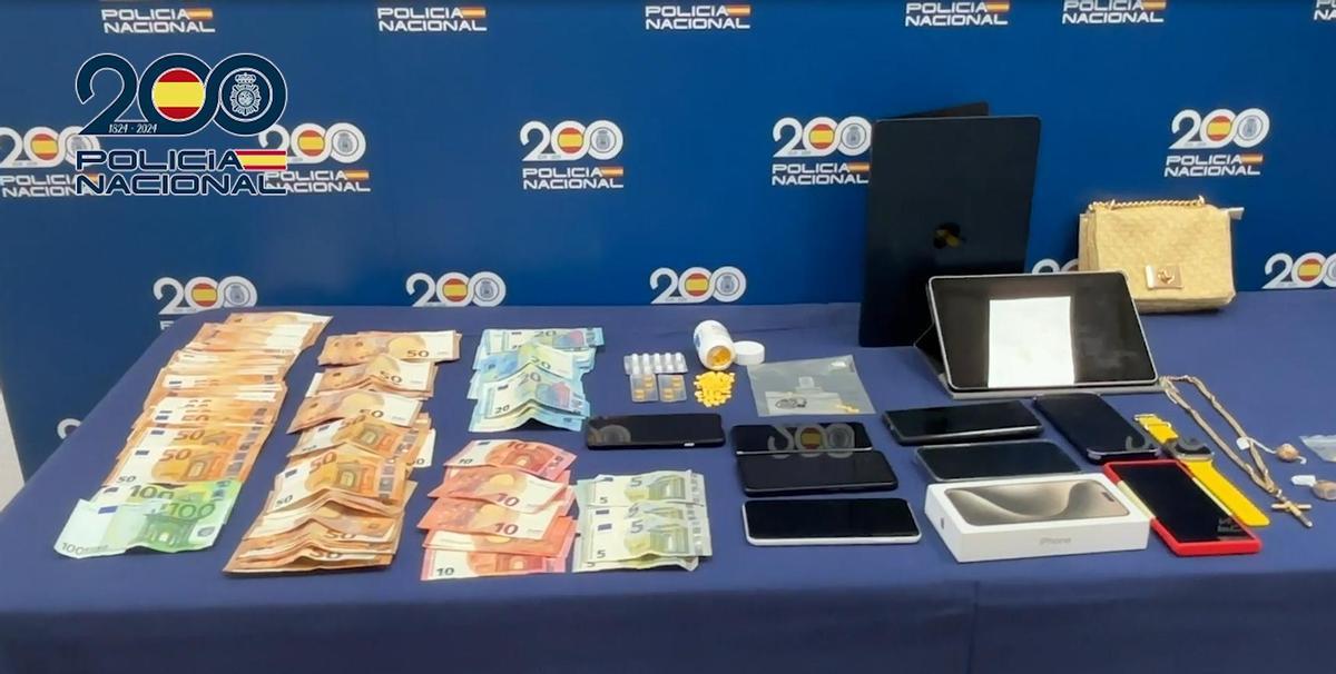 Captaban a hombres en Tinder, los drogaban y se iban de compras con sus tarjetas: cae una banda que robaba con el beso del sueño