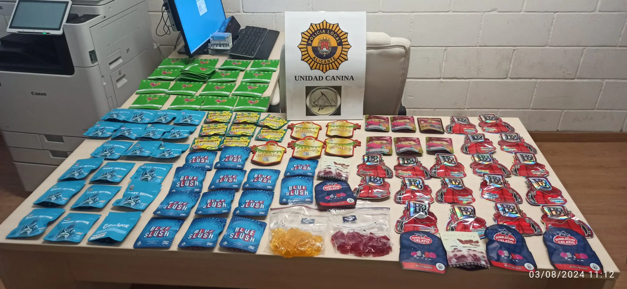 Gominolas de cannabis y droga en sobres monodosis: así es el curioso alijo interceptado en un autobús en Alicante