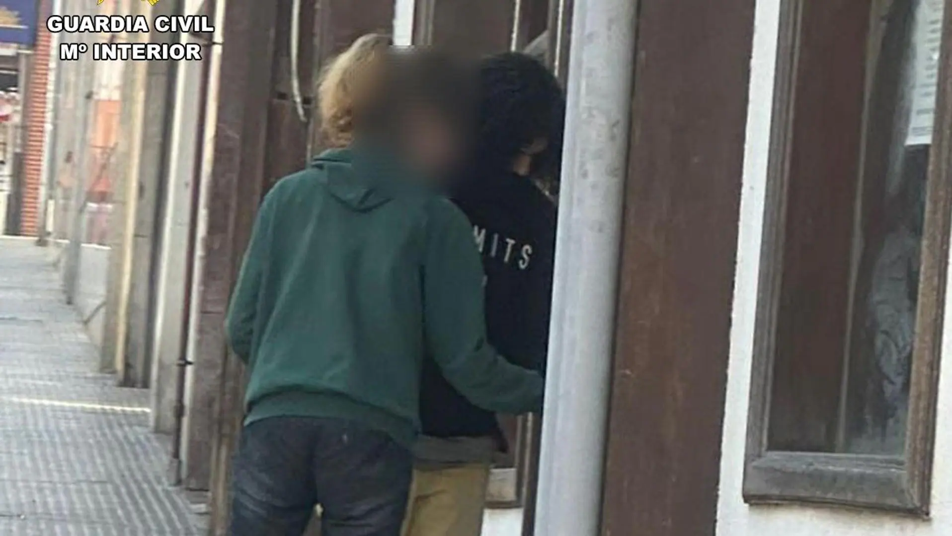 Dos arrestados por robar hasta 19 pomos de puertas en Haro