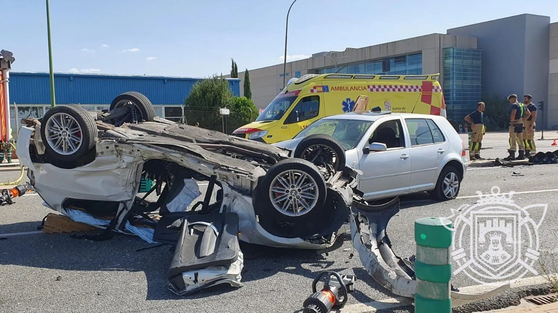 Dos hombres resultan heridos en aparatoso accidente de tráfico en el polígono industrial Burgos Este