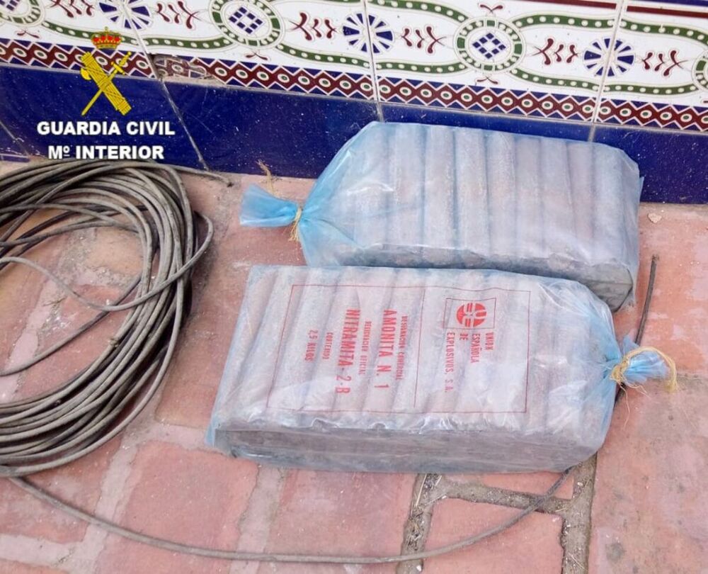 Aparecen bolsas con material explosivo en una vivienda abandonada en Sisante: la Guardia Civil procede a su detonación