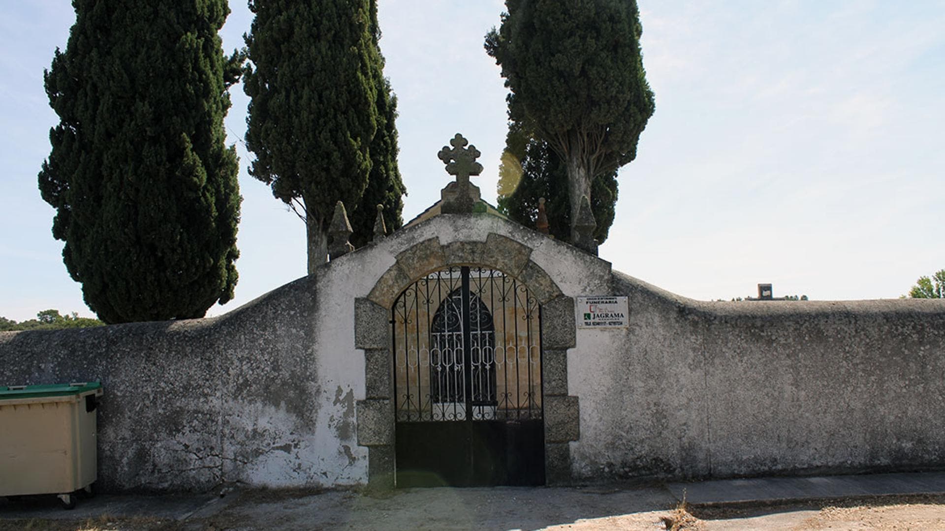 Rescatada del interior de la fosa de un cementerio en Salamanca una mujer herida